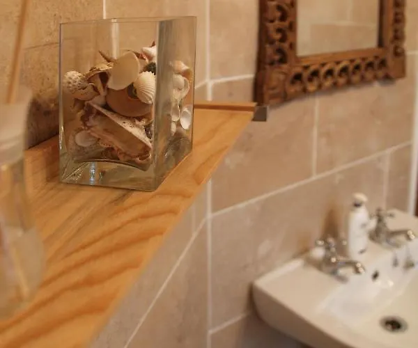 The Windmill - Whitby Bed & Breakfast 3*